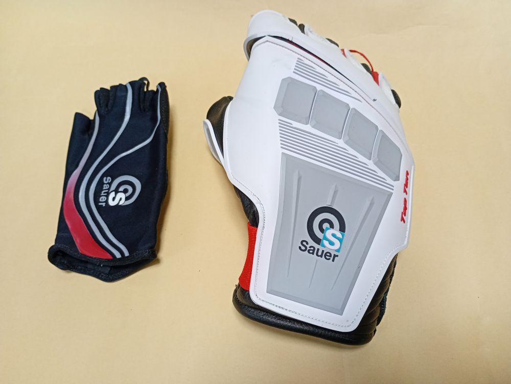 「【新品】Sauer（サワー）グローブ《左射手》》2点」のメイン画像