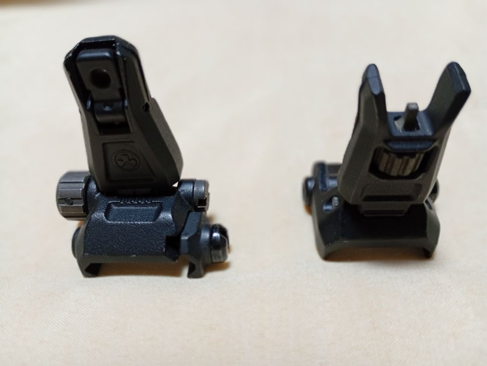 「バックアップアイアンサイト（前後セット）」のメイン画像