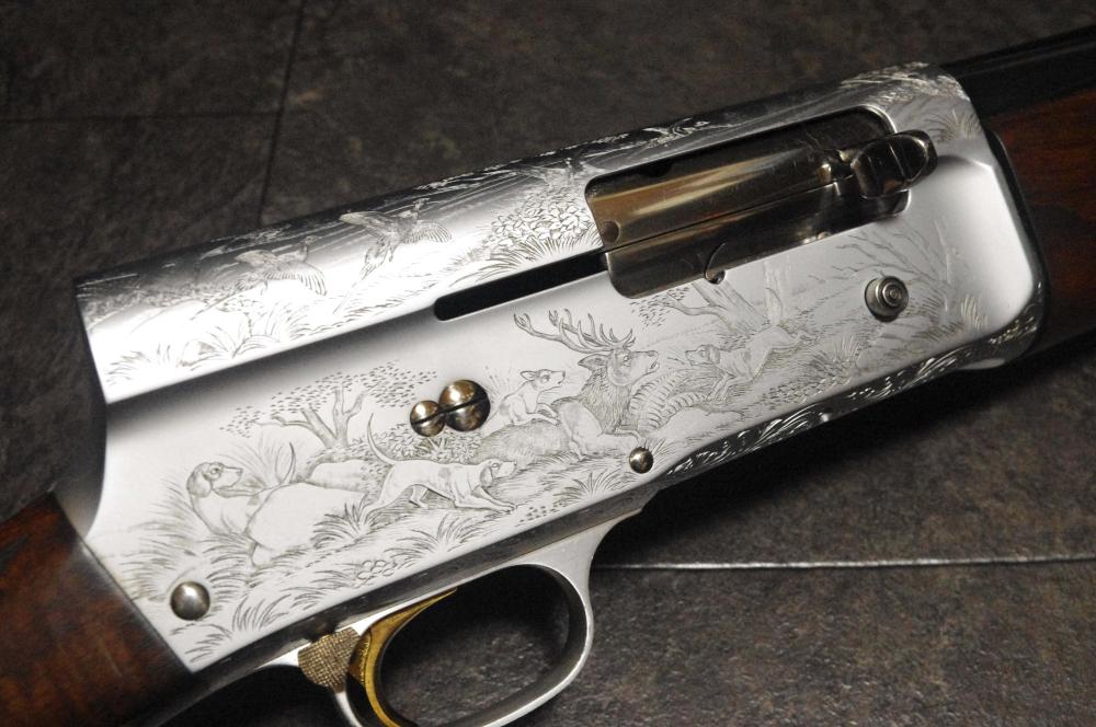 「極希少 Browning A.MARECHAL手彫りフルシーン自動銃」のメイン画像