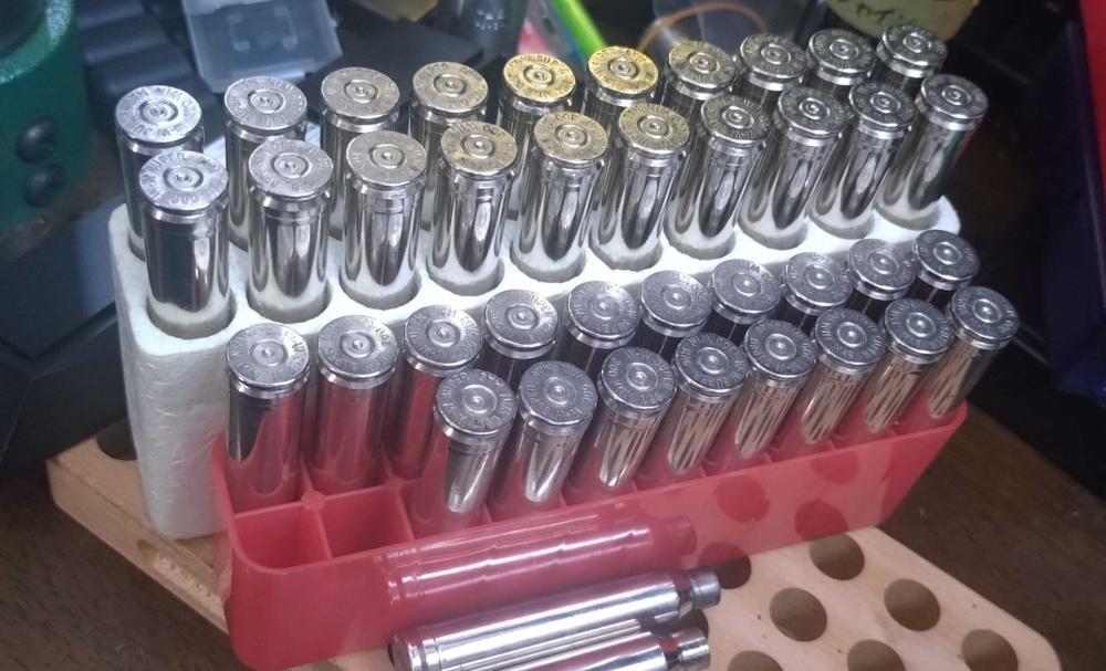 「シルバーメッキ　３００WINMAG　薬莢　４０個（使用済み）」のメイン画像