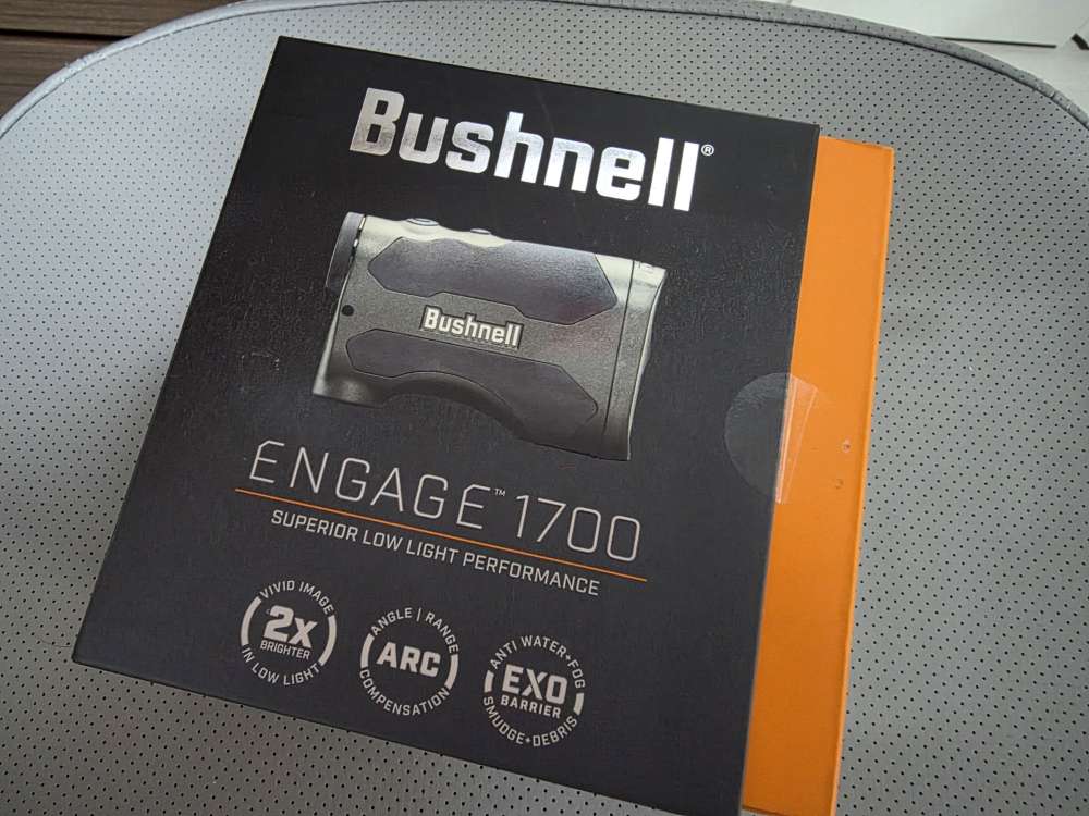 「ブッシュネル社製　ENGAGE1700　距離計」のメイン画像